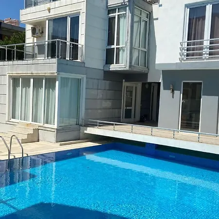 Yillik Villa Luxury Vilă *